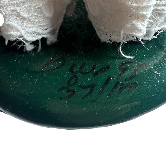 Vintage Byers Choice Carolers Woman White Fur Muff Figurine Limited 100 Signed - Picture 6 of 8